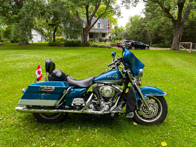 2005 road king. 1450cc excellent condition 55000 km. $11500 in Touring in Ottawa - Image 3
