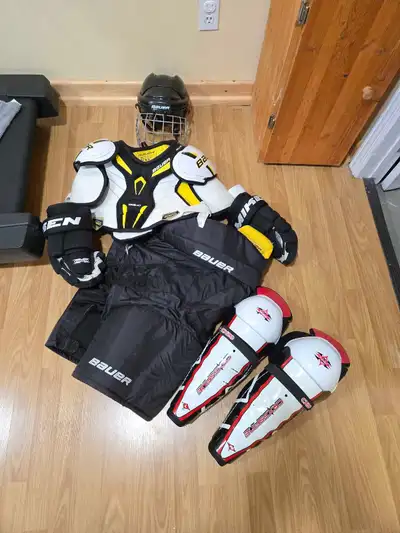 Hockey gear - Adult, View more