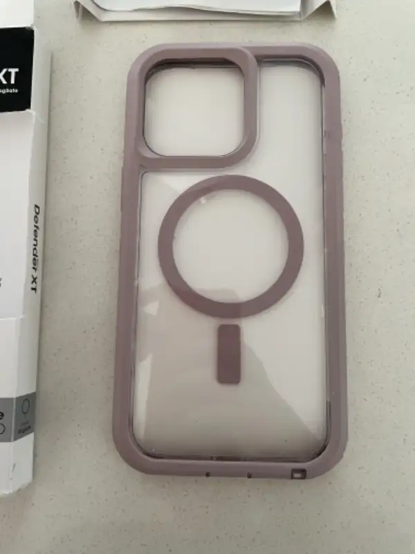 Otterbox Defender XT Case for iPhone 15 Pro Max with MagSafe in Cell Phone Accessories in London - Image 4