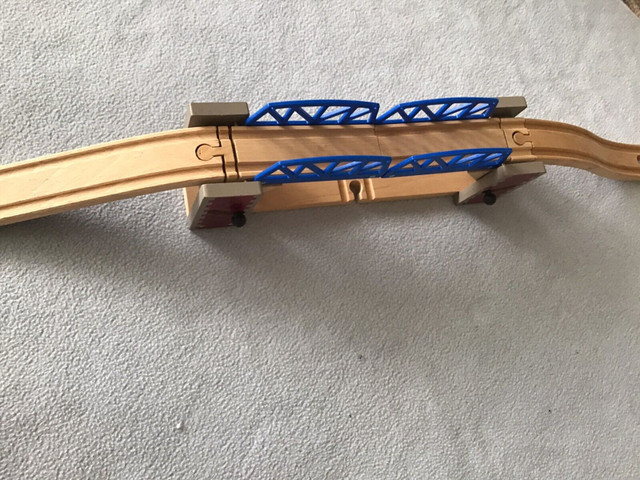 Pont levi pour train de bois dans Jouets et jeux  à Longueuil/Rive Sud - Image 2