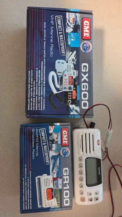 Brand new Marine Radio's, I have 2 transceiver which will require a license to operate and 8 am/fm r...