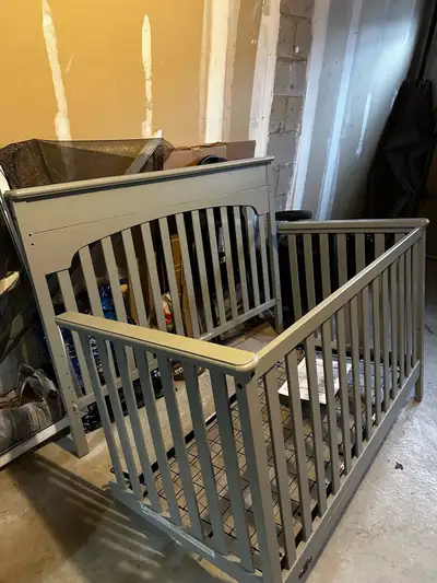 Graco Lauren 5-in-1 Convertible Crib, View more