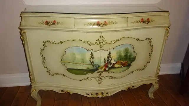 Ornate, 8pc Hand Painted Vintage Queen Bedroom Suite in Dressers & Wardrobes in City of Toronto - Image 9