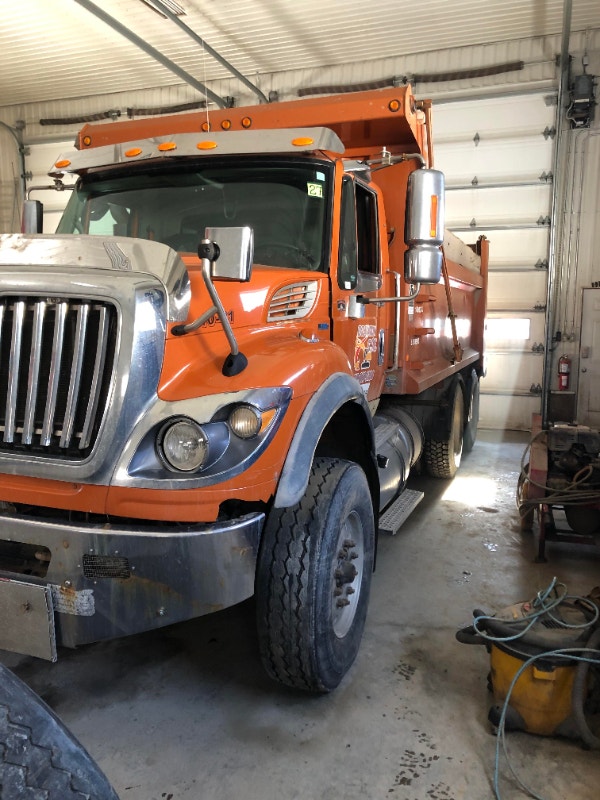 2010 INTERNATIONAL CAMION DOMPEUR 10 ROUES StHonoré Témiscouata
