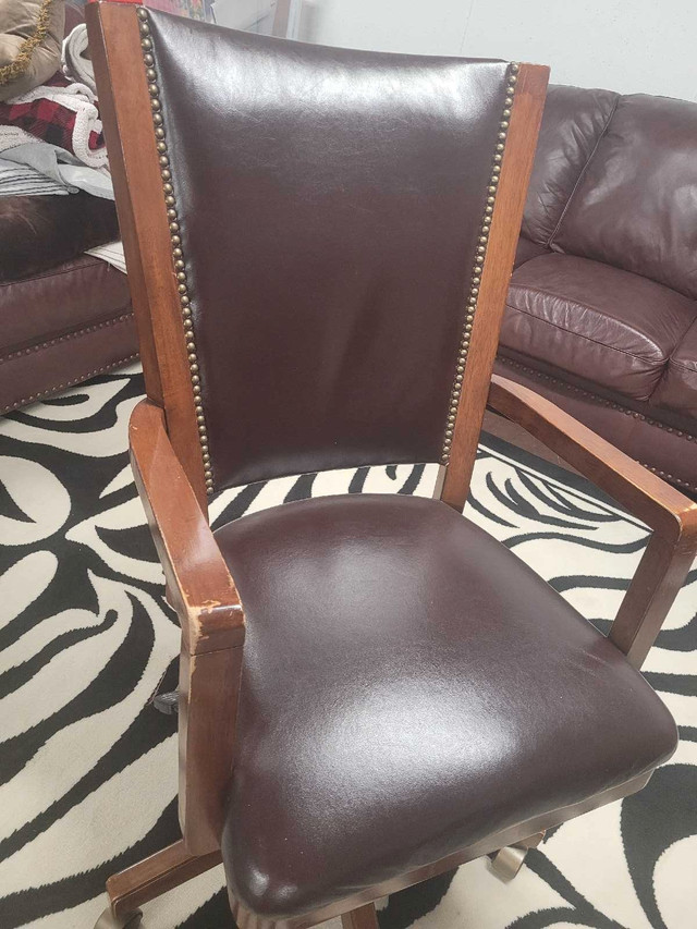 Bombay Company Chair for Sale in Chairs & Recliners in Oakville / Halton Region - Image 2