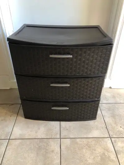 W: 55.6cm (21 7/8”) D: 40.3cm (15 7/8”) H: 61cm (24”) Located right by Dal campus.