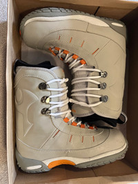 Like NEW Santa Cruz Snowboard Boots Size 8.5