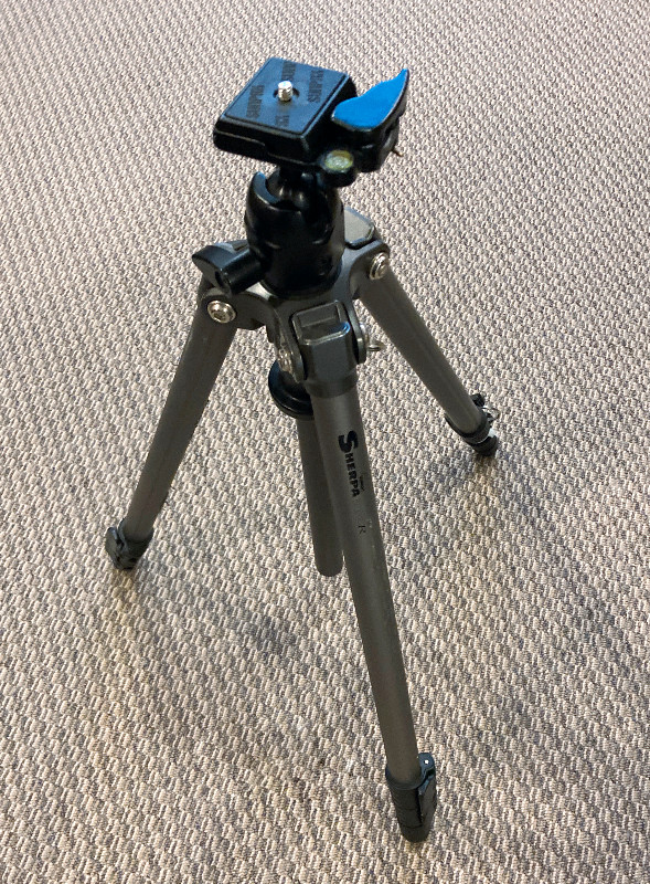 Velbon Sherpa  200R tripod with ball head and mounting plate in Cameras & Camcorders in North Bay