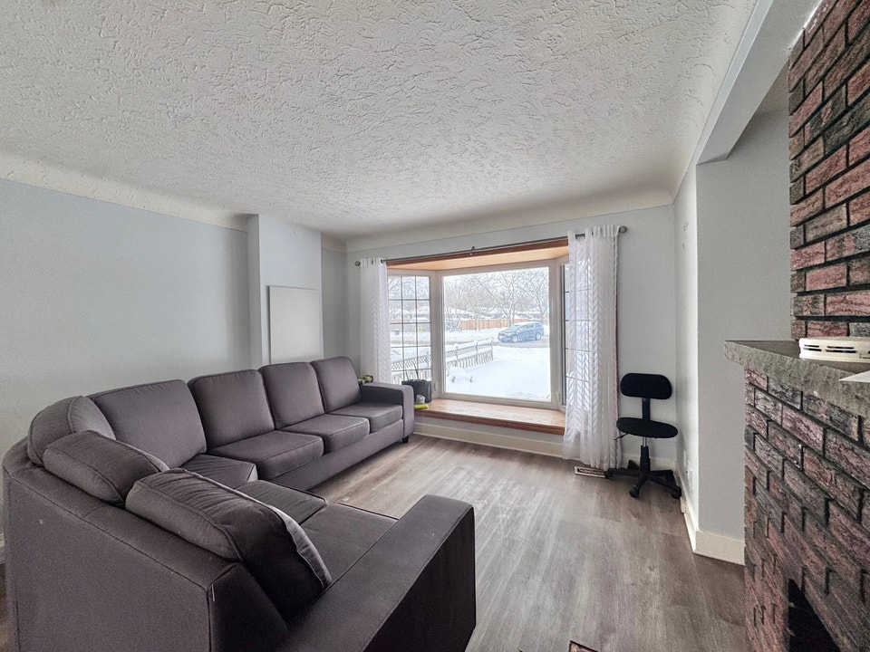 ALL INCLUSIVE PRIVATE ROOM RENTAL FEMALE ONLY - ST CATHERINES 4