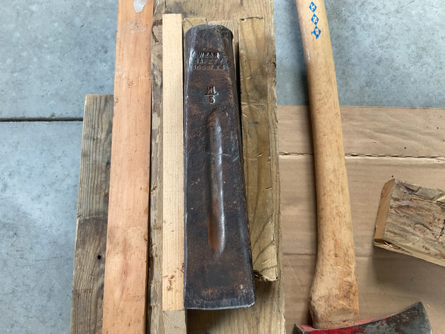 Axe and Wood Splitting Wedge in Outdoor Tools & Storage in Norfolk County - Image 4