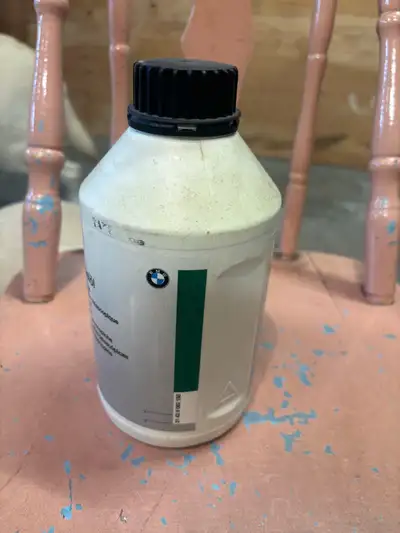 I am offering a bottle of BMW Telegabelol, a high-performance SAE 10 W fork oil designed for BMW mot...