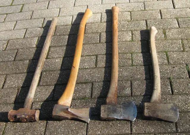 AXES  & SLEDGEHAMMER in Outdoor Tools & Storage in Windsor Region - Image 4