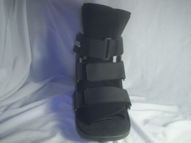 Ortho Fracture Boot in Other in Sarnia - Image 2