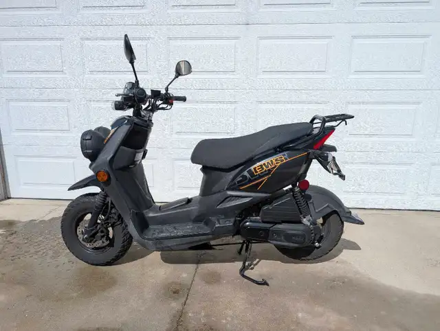 Moped Yamaha 2017 YW50 in Scooters & Pocket Bikes in Medicine Hat - Image 7