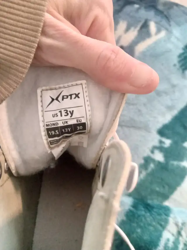 Kids ice skates like new. in Skates & Blades in Red Deer - Image 3