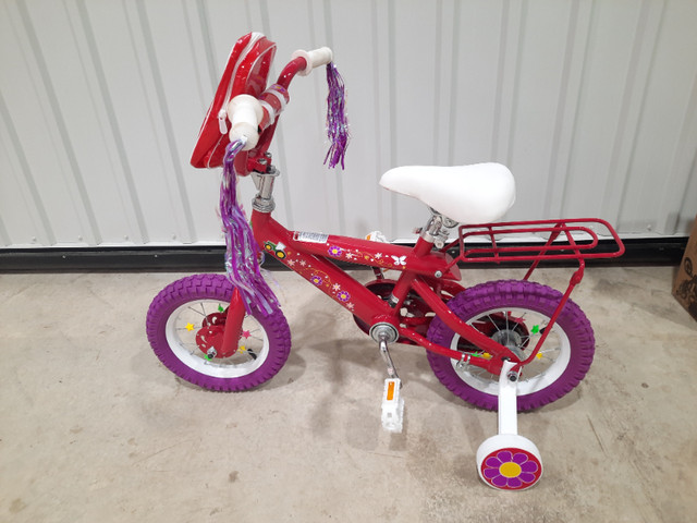 NEW! John Deere 12" Girls bike bicycle! in Kids in Sarnia - Image 3