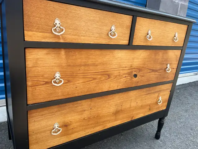 Stunning Solid Wood Dresser in Dressers & Wardrobes in Peterborough - Image 8