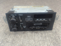 Vintage GM / Delco 1980s factory radio / cassette model 16177131