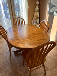 Oak dinette with 4 chairs