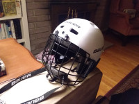 Bauer TH20 youth hockey helmet w/ Bauer RBE III Jr cage facemask