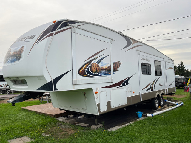 2012 Keystone Copper Canyon 324FWBHS in Travel Trailers & Campers in Moncton - Image 2