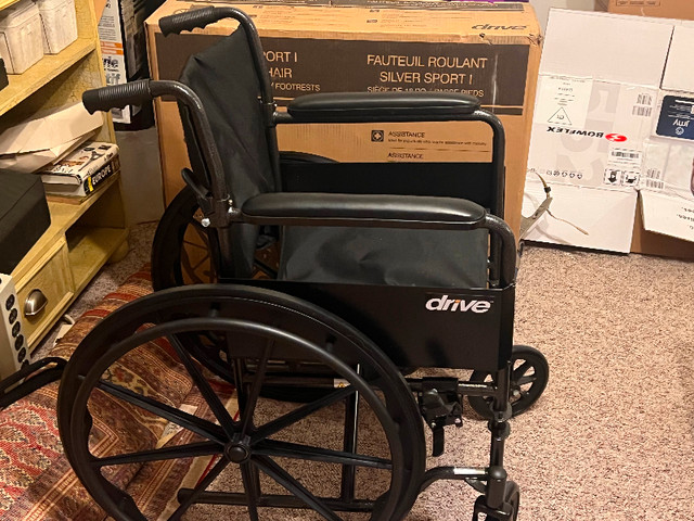 18" Wheelchair  - Like New in Health & Special Needs in Oakville / Halton Region