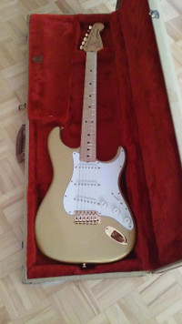 Fender Stratocaster Gold on Gold Dan Smith issue