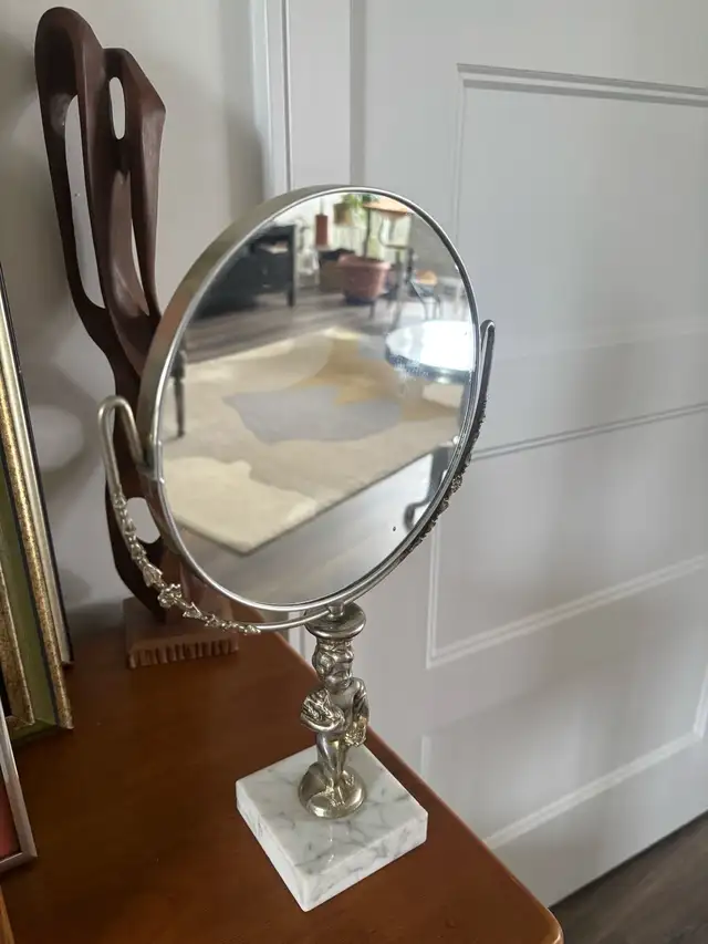Antique Mid Century Marble Base Vanity Round Mirror in Home Décor & Accents in Ottawa - Image 4