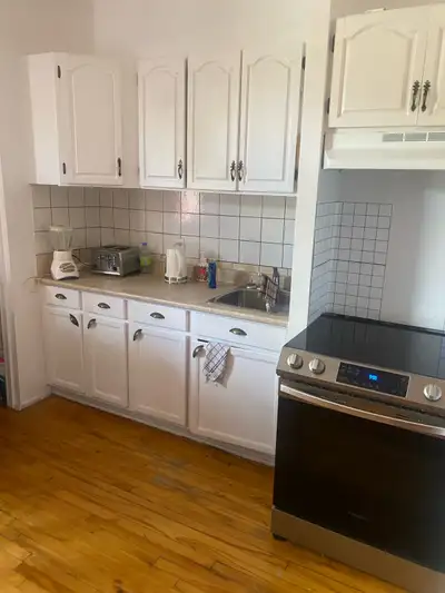 Chambre à louer – Hochelaga-Maisonneuve (Montréal) Grande chambre à louer dans un logement 7½ situé...