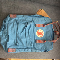 Veilig zoogdier Stratford on Avon Fjallraven Kanken | Kijiji - Buy, Sell & Save with Canada's #1 Local  Classifieds.