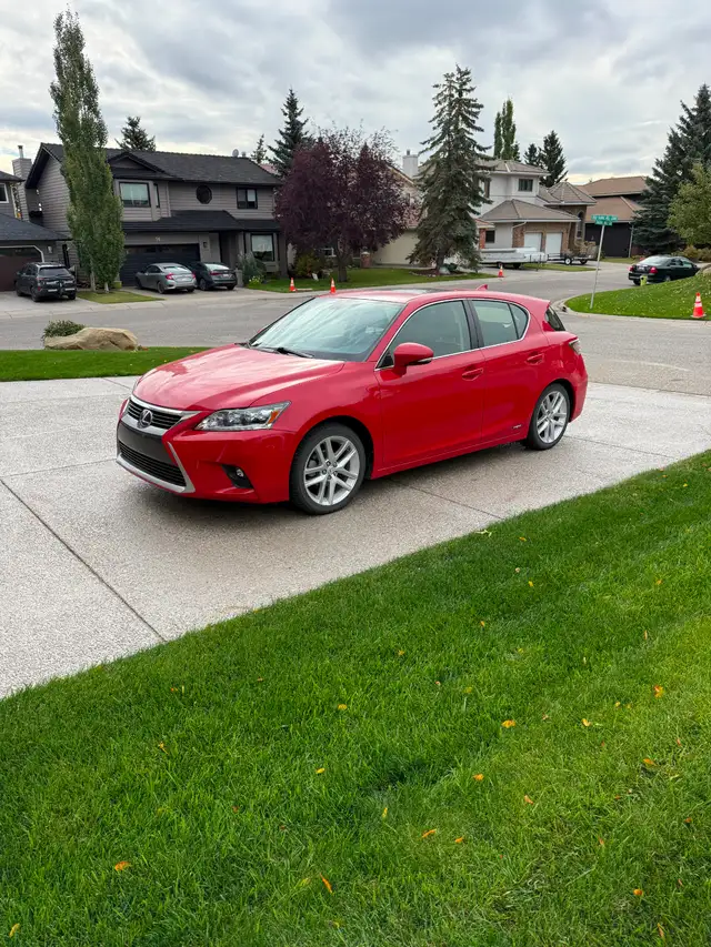 Lexus CT 200, awesome Lexus, great on gas, as new