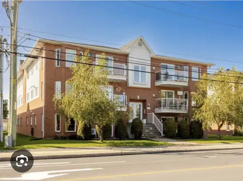 Grand condo 4 1/2 à louer Longueuil (Saint-Hubert) D’autres photos à venir d’ici 18 Novembre 2025. D...