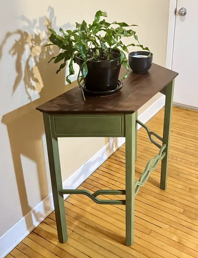 vintage table in Other Tables in City of Halifax - Image 4