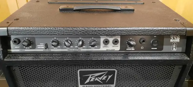 Peavey MAX 115 Bass Amp 15" Combo Great Condition $400 OBO in Amps & Pedals in Ottawa - Image 4