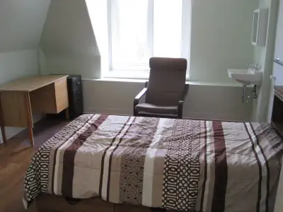 Ideal for someone arriving in Ottawa and needing short term rental or just a few weeks to find a lon...