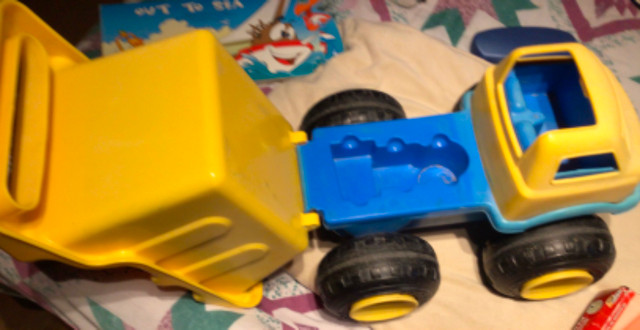 Rare Find. VINTAGE 16” MIGHTY RUGGED TONKA TOY DUMP TRUCK in Toys & Games in Moncton - Image 3