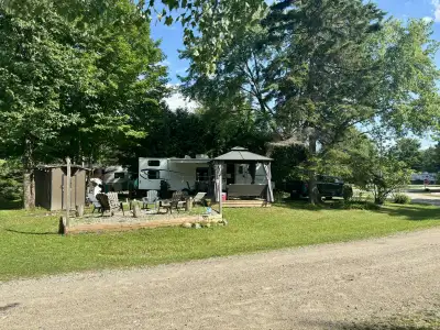 Welcome to Camping Royal Papineau in Notre-Dame-de-la-Salette 40 min from Ottawa. We are seasonal ca...