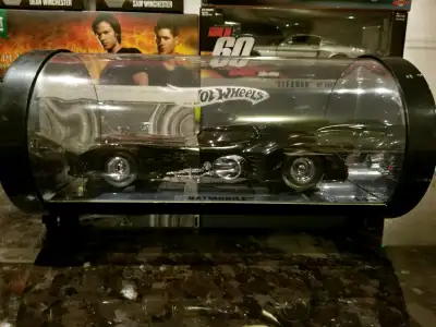 BNIB H2755 Hot Wheels Showcase 1989 Batman Batmobile