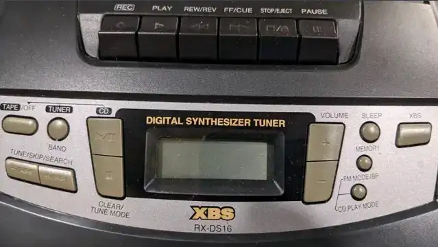 Panasonic RX-DS16 XBS AM/FM Cassette CD Player Radio Boombox in Stereo Systems & Home Theatre in City of Toronto - Image 5