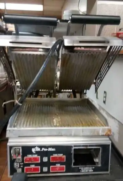 Star Pro Max CG14 commercial Grill : technical specifications: two 14" by 14" grooved aluminium gril...