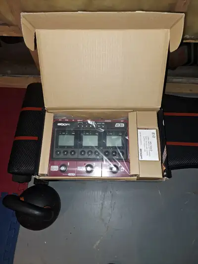 ZOOM B3 Bass Effects and Amp Simulator, View more