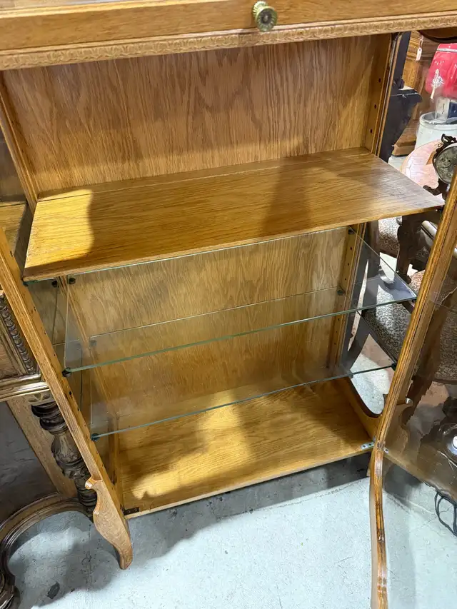really unique light oak curved top cabinet  in Hutches & Display Cabinets in Edmonton - Image 8