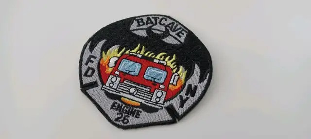 New York Fire Fireman Firefighter Pompier Incendie Batcave patch dans Art et objets de collection  à Laval/Rive Nord