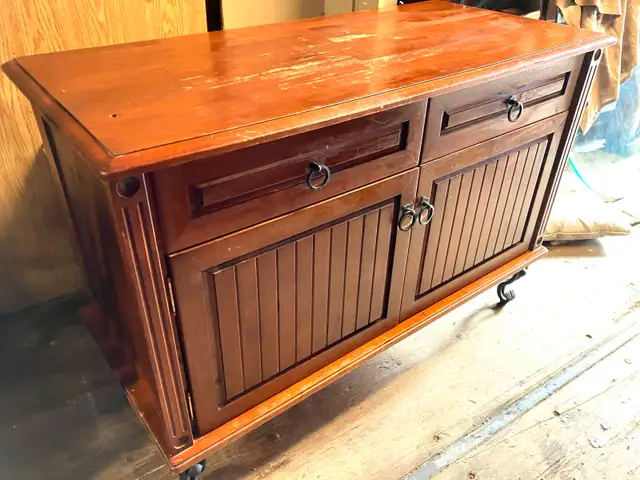 Wood Sideboard in Other in Markham / York Region - Image 2
