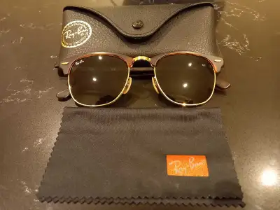 RAY-BAN RB3016 Clubmaster Classic, View more