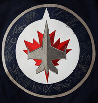 Winnipeg JETS  18 players SIGNED ->  Jersey – Large W/TAGS