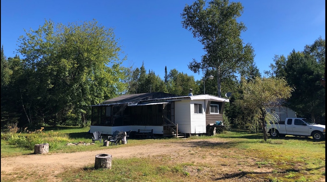 Chalet rustique inclus 325 000 pieds carrés — photo 1