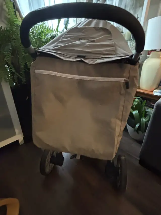 Britax Baby Stroller in Strollers, Carriers & Car Seats in Ottawa - Image 5