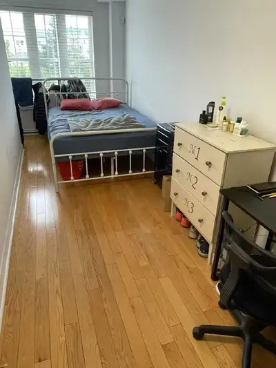Location: Yonge/hwy7 Main floor Parking: Not available Bathroom: Private 2-piece washroom (located j...