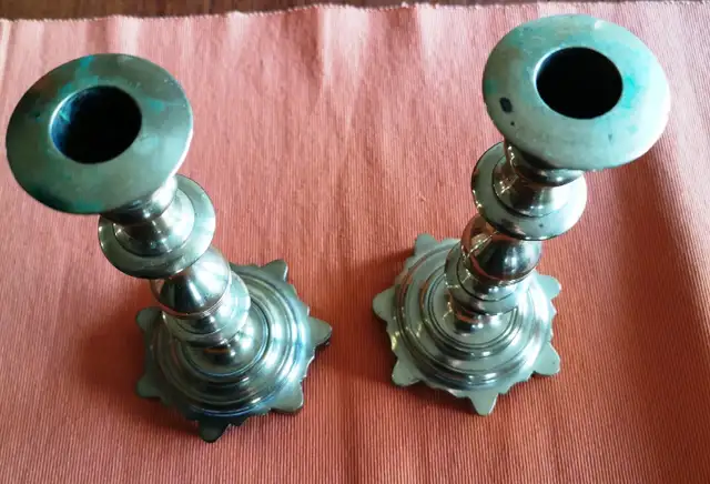 Pair of Vintage Brass Candlesticks in Arts & Collectibles in City of Toronto - Image 4